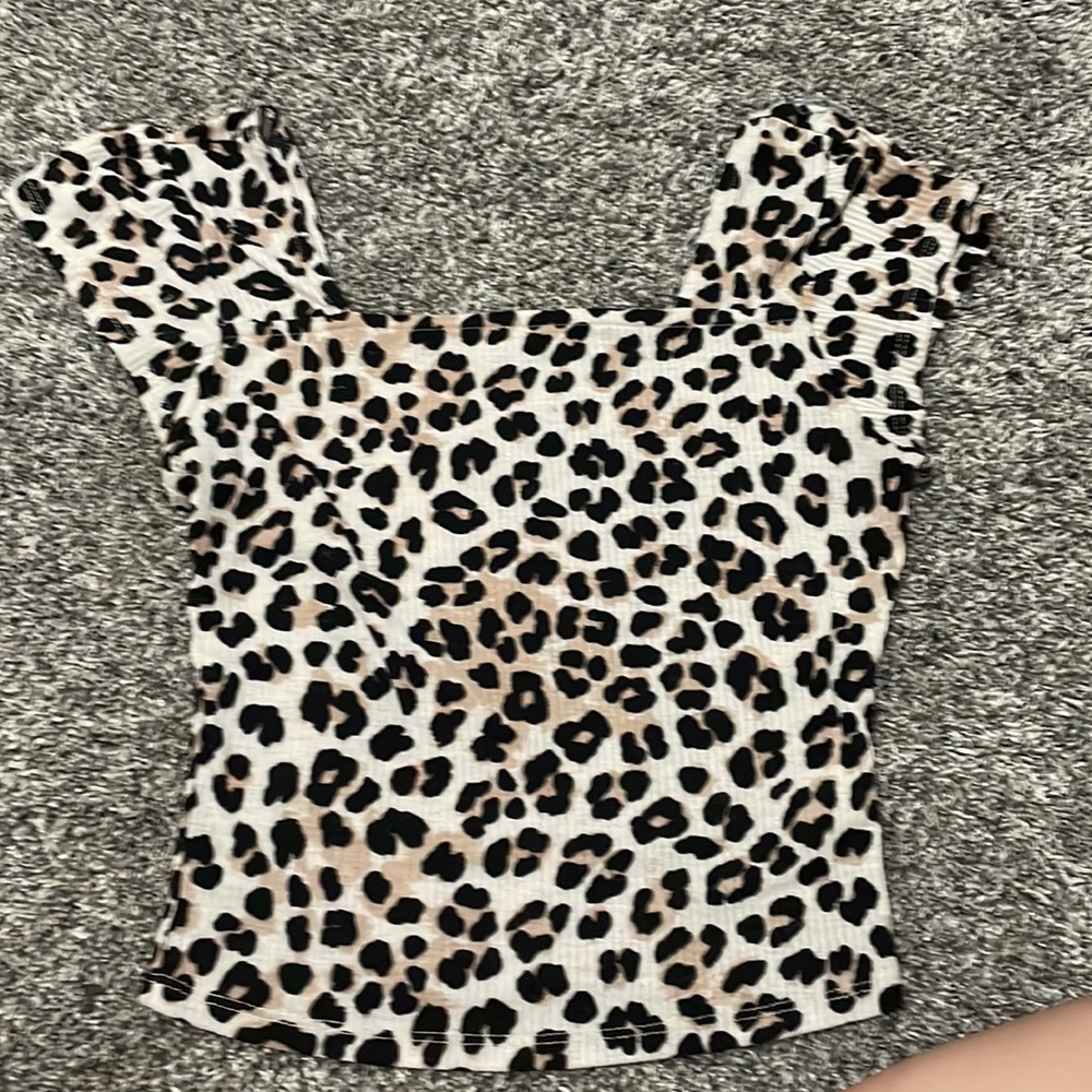 Cropped cheeta print size xs